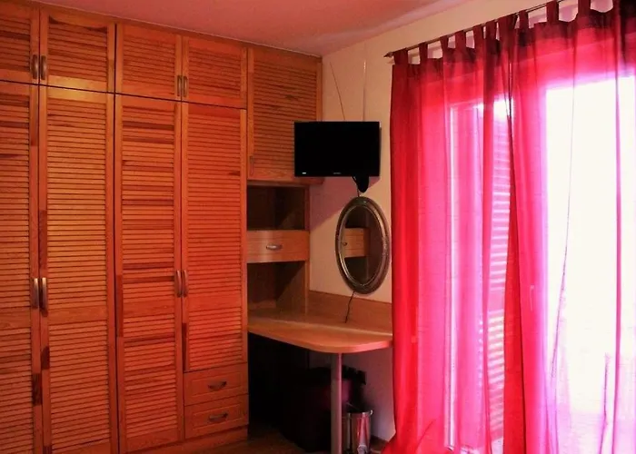 Πανσιόν Carmen Delux Privat Room!